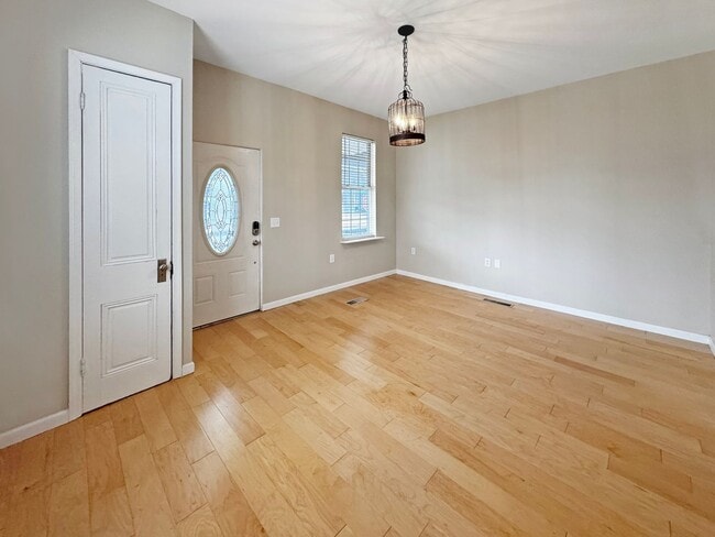 Photo - Cozy Vibes, 2 bedroom duplex, pet friendly!!!!