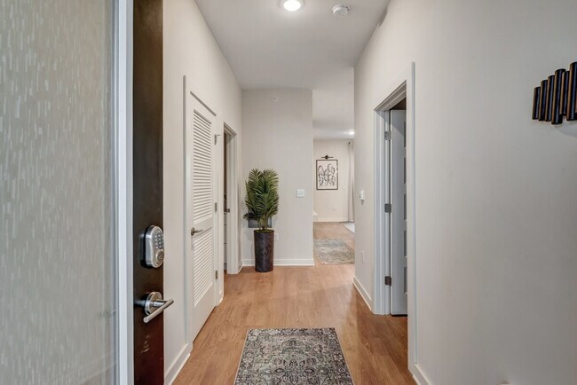 600 E Trinity Ln Unit SI ID1049679P