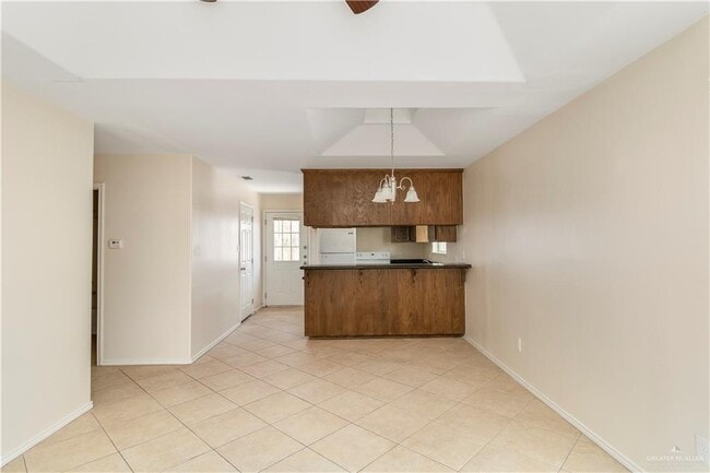 Photo - 13 Lacywood