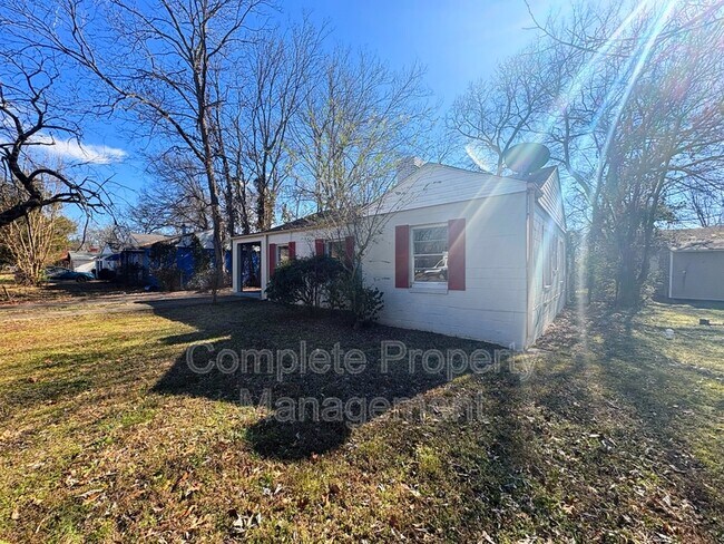 Building Photo - 1933 St Charles Ct SW