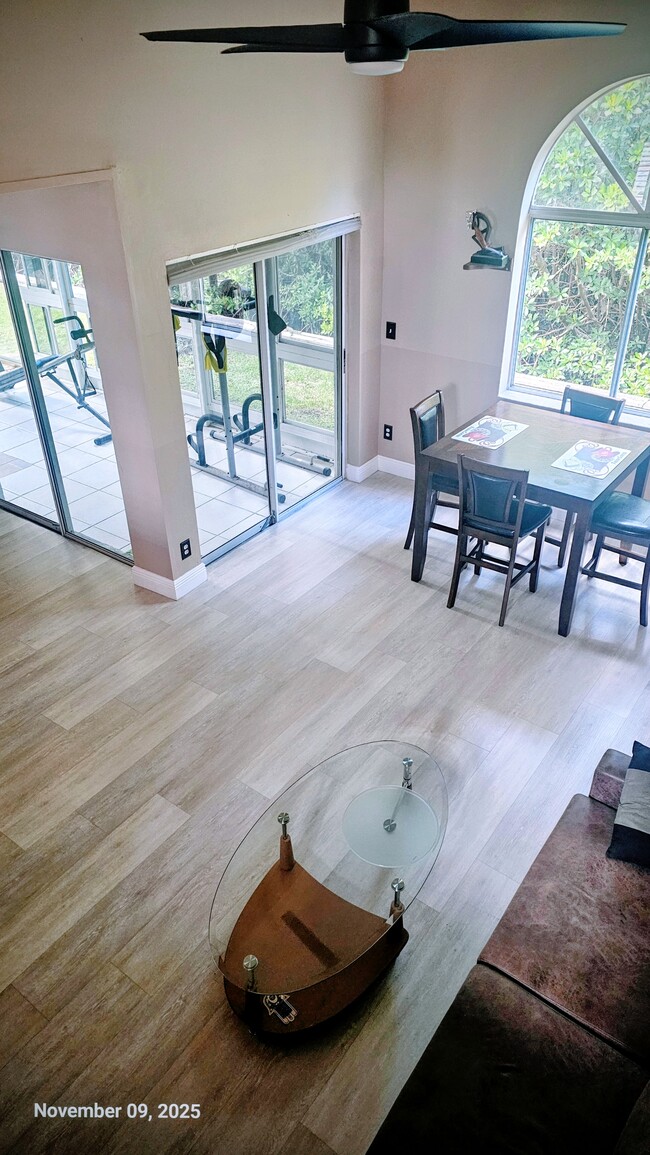 Photo - 1077 SE 6th Ave