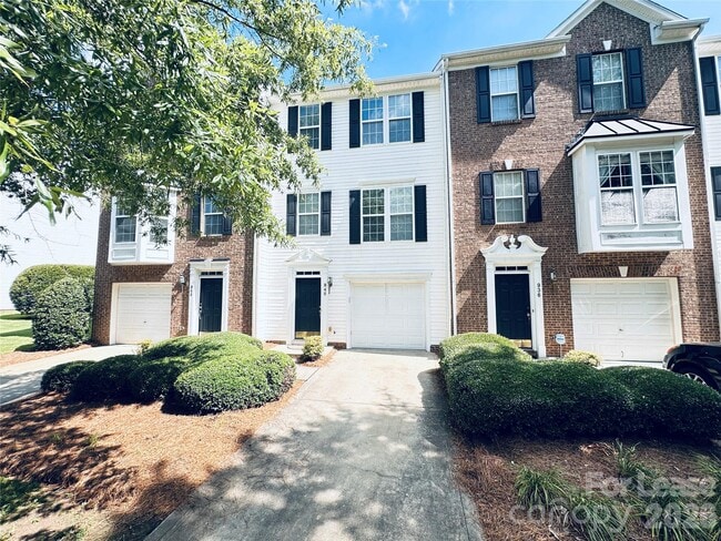 Building Photo - 940 Tiger Ln