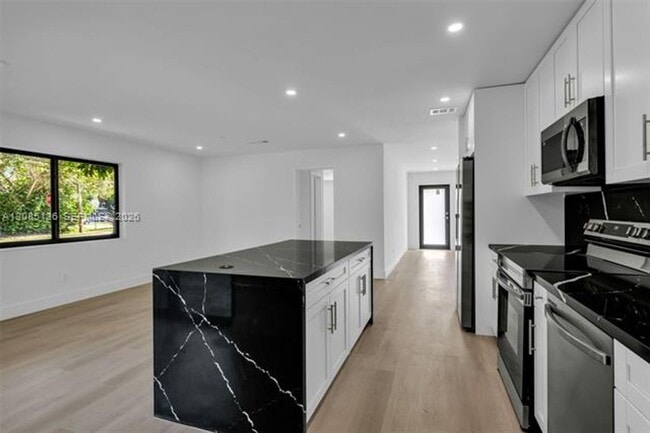 Building Photo - 1597 NE 143rd St