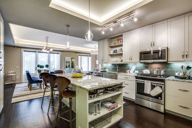 Interior Photo - The Ivy