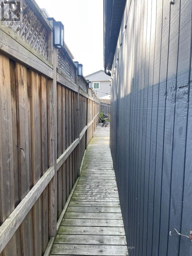 Photo - 32 Slater Crescent