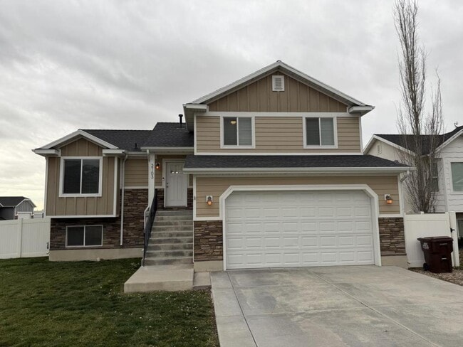 Building Photo - 2103 925 W