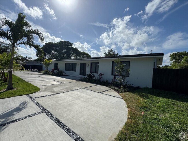Building Photo - 10055 SW 135th St Rental
