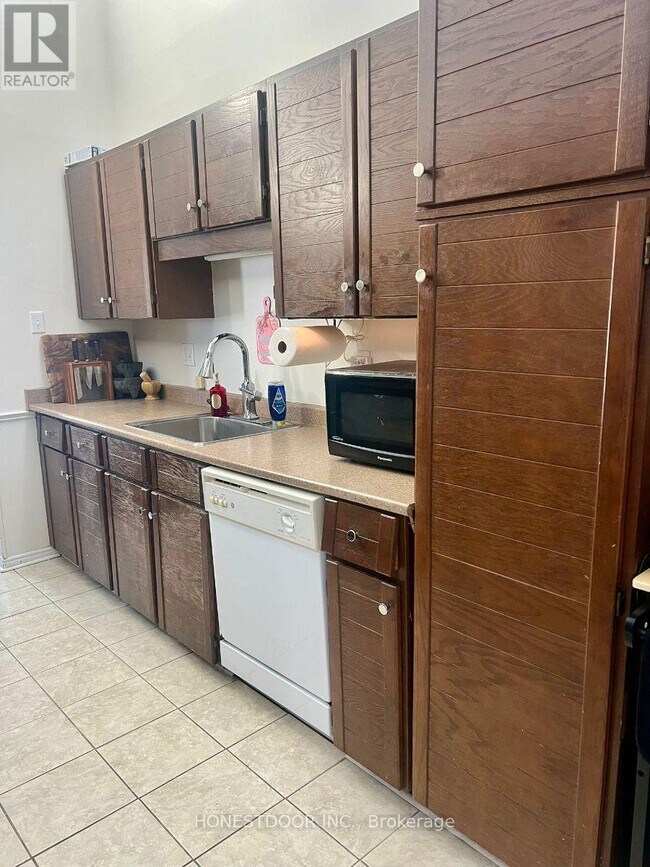 Photo - 72 Tumbleweed Crescent