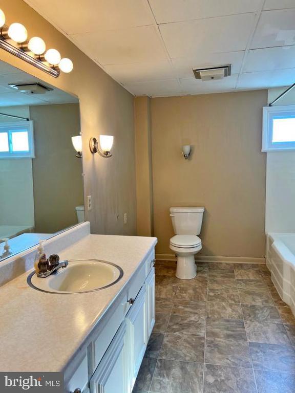 Photo - 10 E Main St