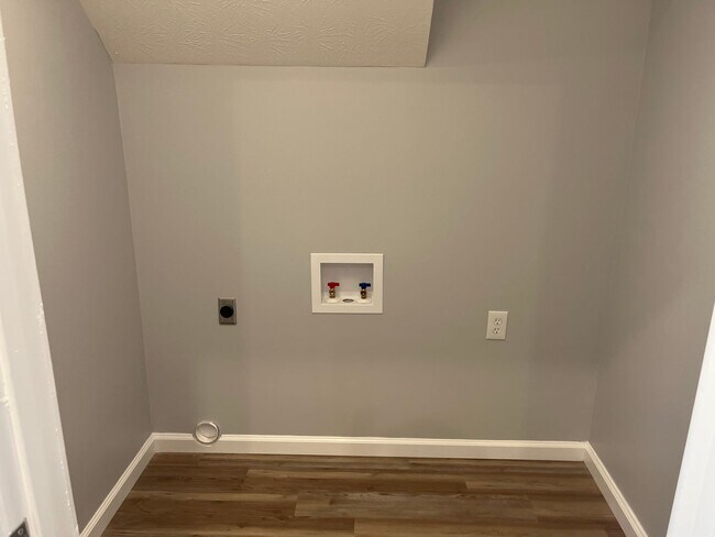 113 W College St Unit 1