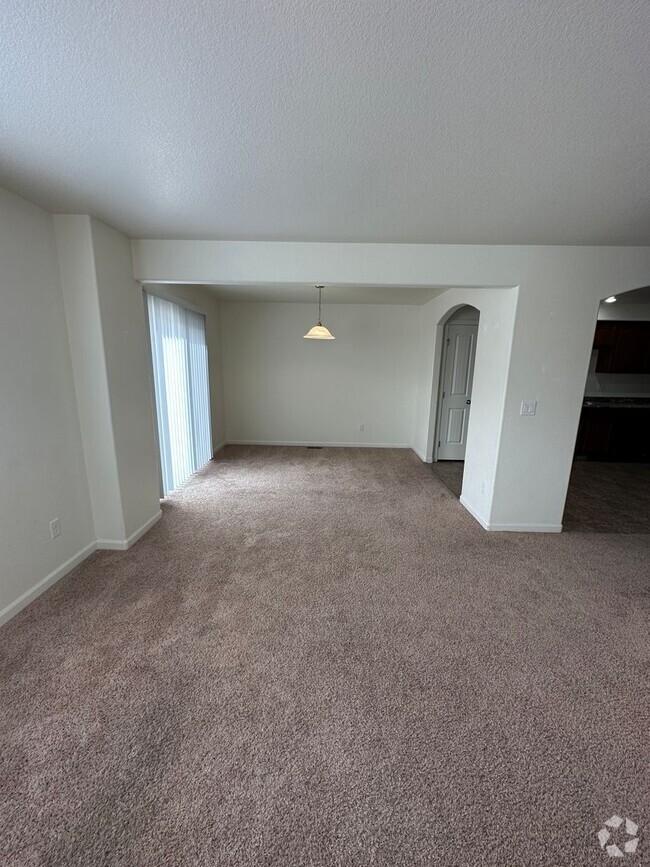 Building Photo - 4 BEDROOM, 3.5 BATHROOM, SADDLE RIDGE TWIN... Rental