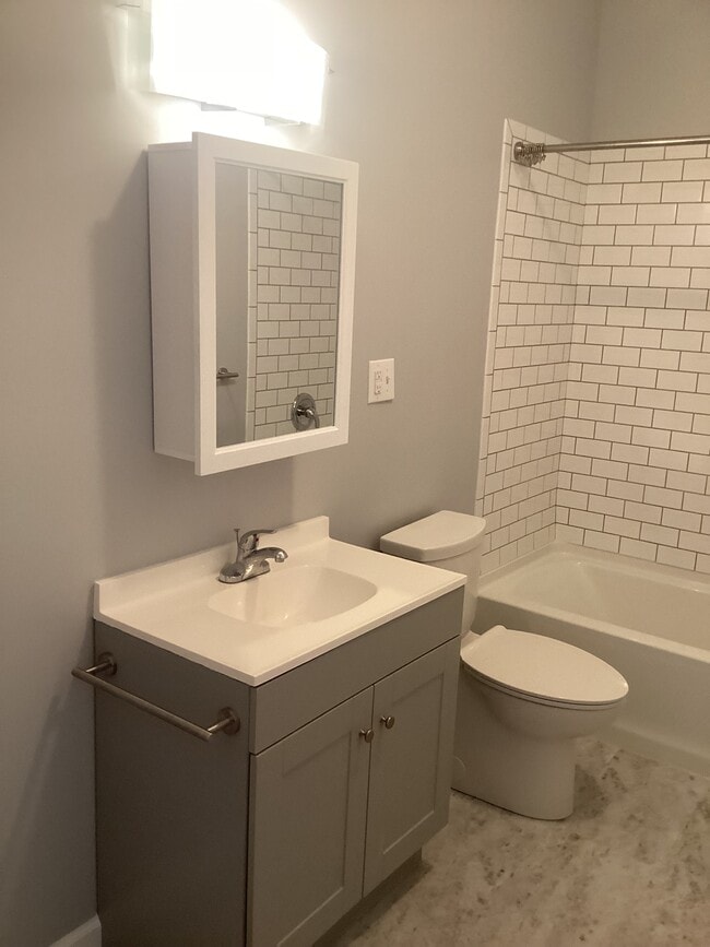 Photo - 244 W Main St Unidad 2