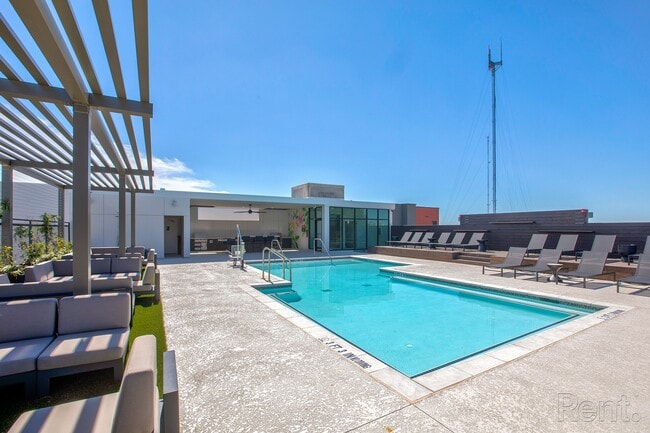 Photo - Gibson by Radius