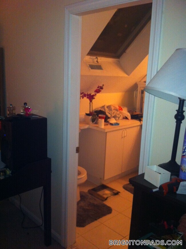 Building Photo - 9 Etna St