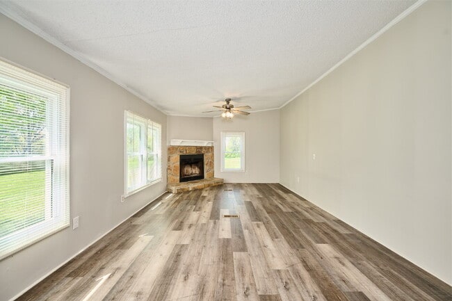 Photo - For Rent: 4+BR, 3BA