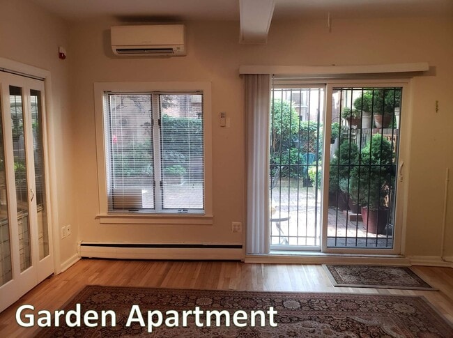 Building Photo - 528 Delancey St Unit #1 - Garden Apartment