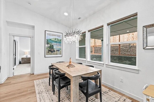 Photo - BEAUTIFUL 4 BEDROOM HOME OFF FOOTHILLS - EAST MEDFORD