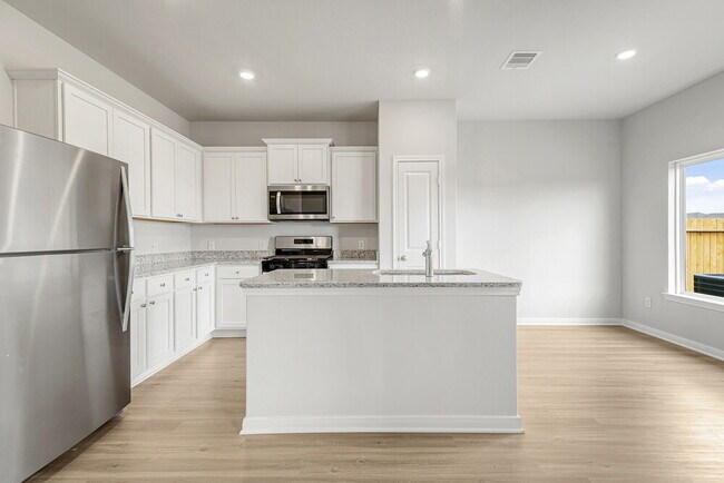 Photo - 208 Lgt Smt Dr