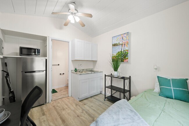 6878 Lenox Ave Unit D