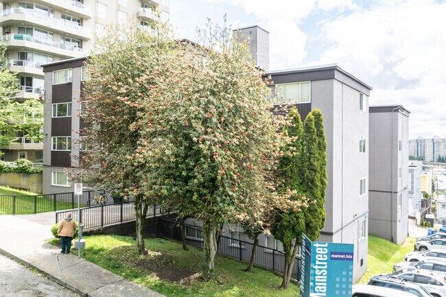 Building Photo - Cameron Manor