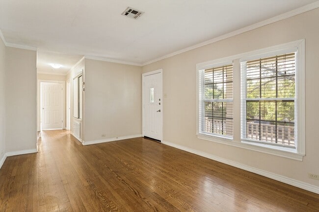 313 Lilac Ln