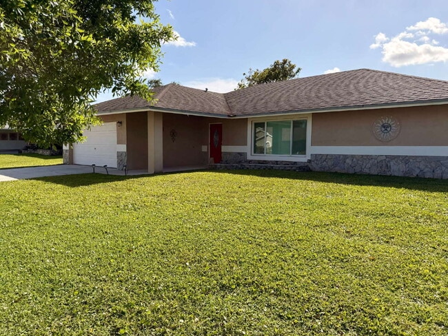 Building Photo - 147 Sunflower Cir