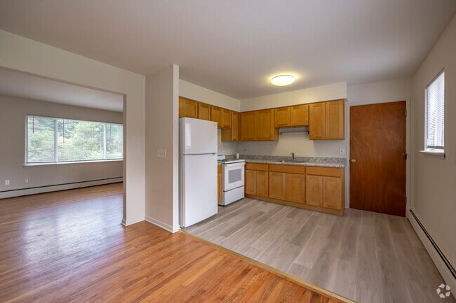 3BD, 1BA - 1,122SF - Meadoway Gardens - Kitchen - Meadoway Gardens