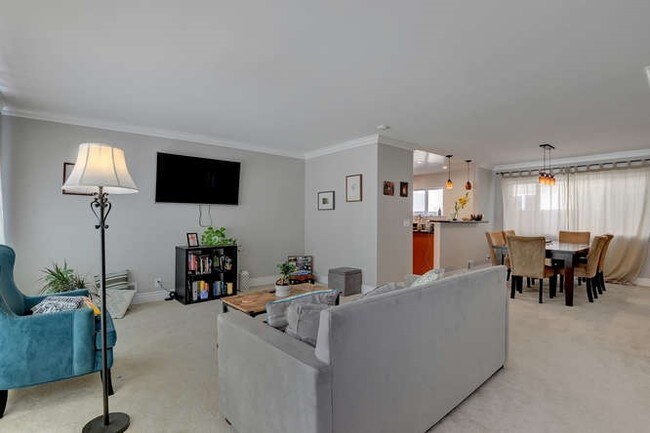 Photo - 729 Roble Ave