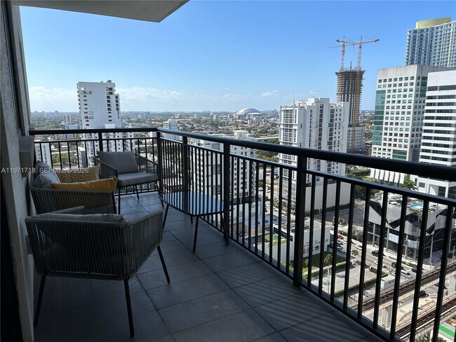 Photo - 999 SW 1st Ave Unidad 2114