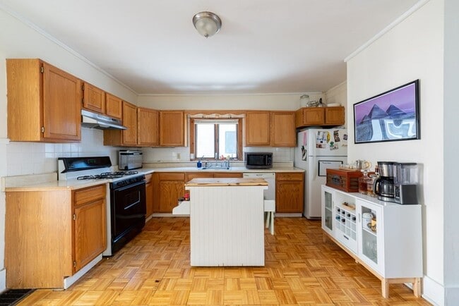 Photo - Check out this awesome 3 bed 2 bath in Somerville.