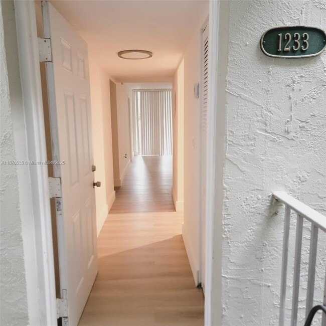Building Photo - 10090 NW 80th Ct Unit 1233 Rental
