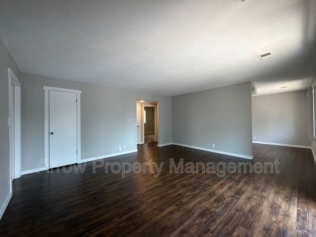 Photo - 440 Moffitt St Unit 2