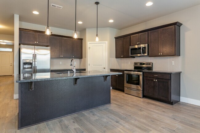 Photo - 1094 Chinook Dr