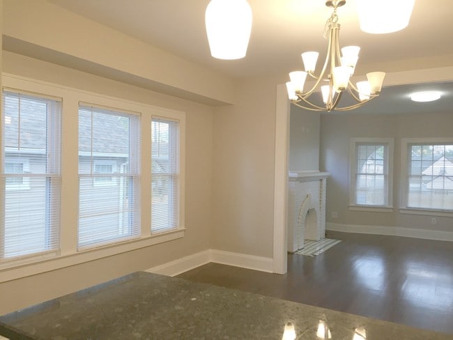 1 dormitorio, 1 baño - 2518 E 124th St Unidad down