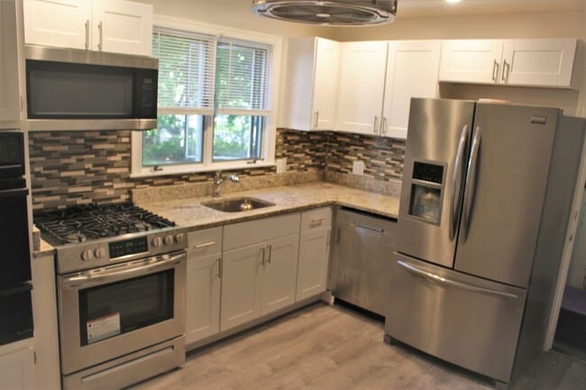 Building Photo - 27 Magoun Ave Unit 1