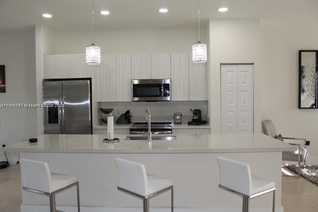 Photo - 8015 NW 104th Ave Unidad 23