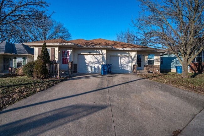 Building Photo - Leasing