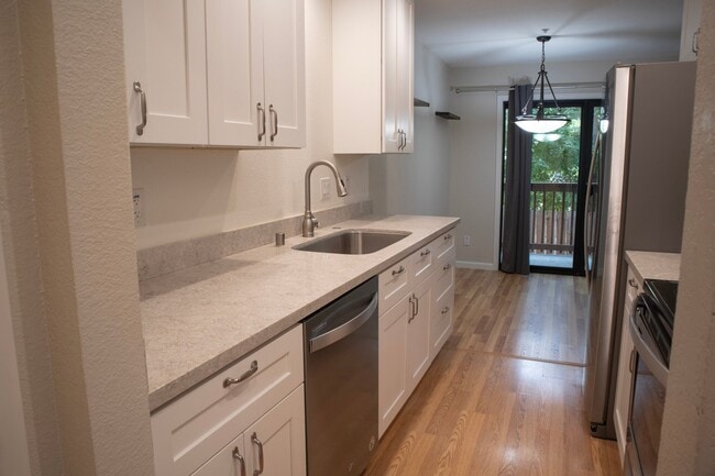Photo - 2115 Overlook Dr
