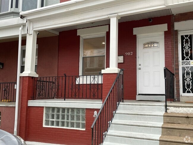 Building Photo - 902 S Yewdall St Rental