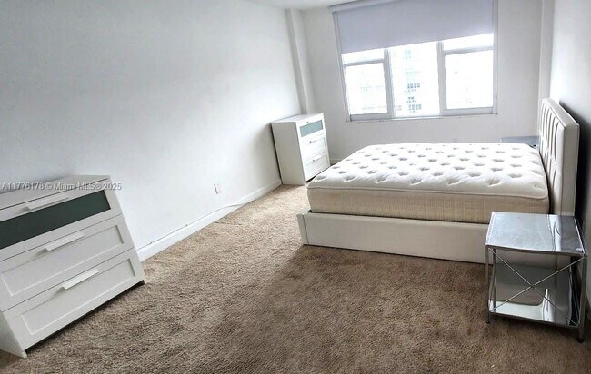 Photo - 5600 Collins Ave Unidad 16Y