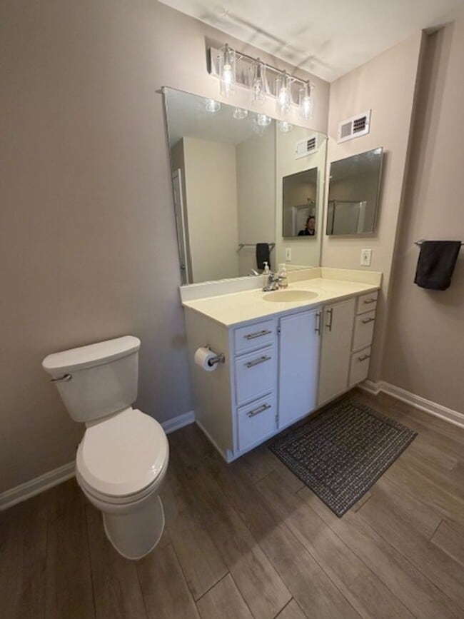 Photo - SPACIOUS 2 BEDROOM 2 BATH CONDO WITH LOFT IN KING FARM Unidad 303