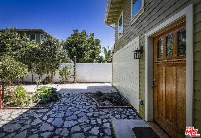 Photo - 2358 W 20th St