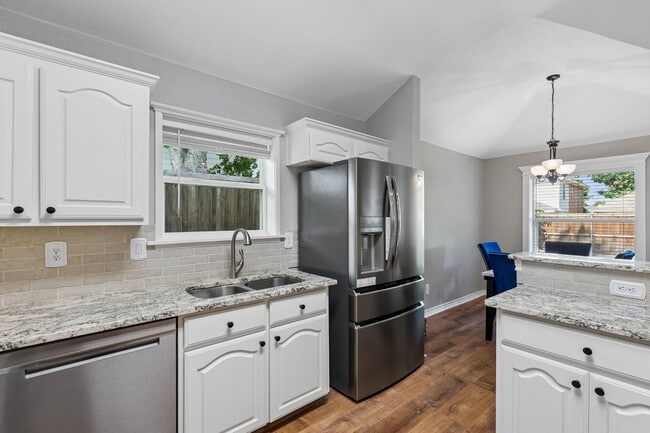 Photo - 8109 Wharf St