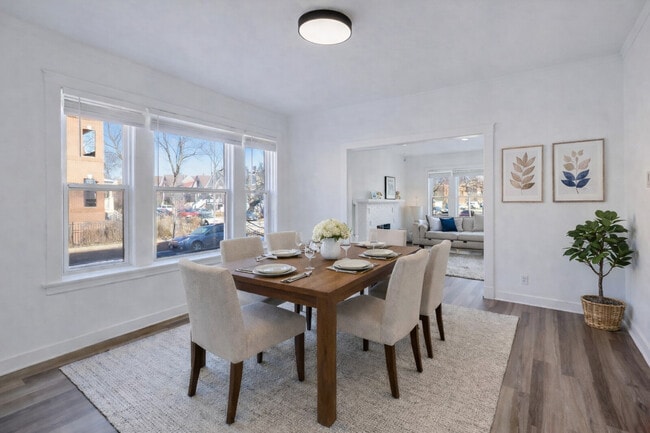 Photo - 3047 W Berteau Ave Unidad 1