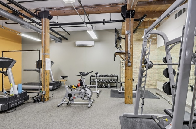 Photo - 2012 W St Paul Ave Unidad 211