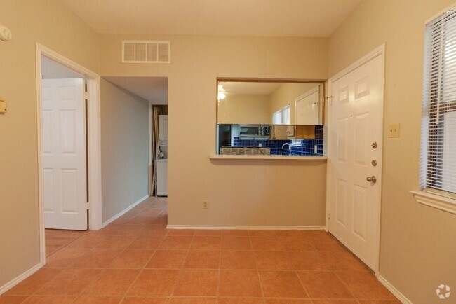 Building Photo - 706 W 22nd St Rental
