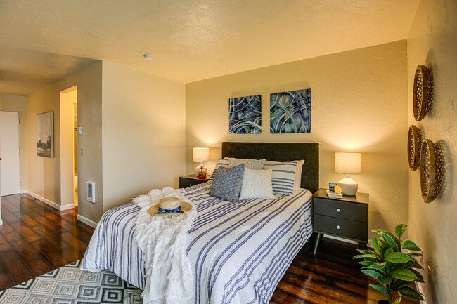 Photo - 1031 Discovery Ave SE