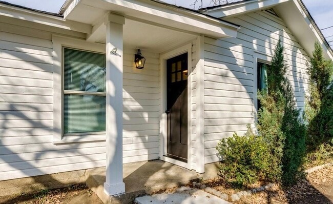 Photo - Amazing 3 Bed, 2 Bath Rental in Desirable Oakhurst Subdivision of Fort Worth- 76111