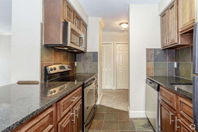 2BR, 2BA - 601 Coates