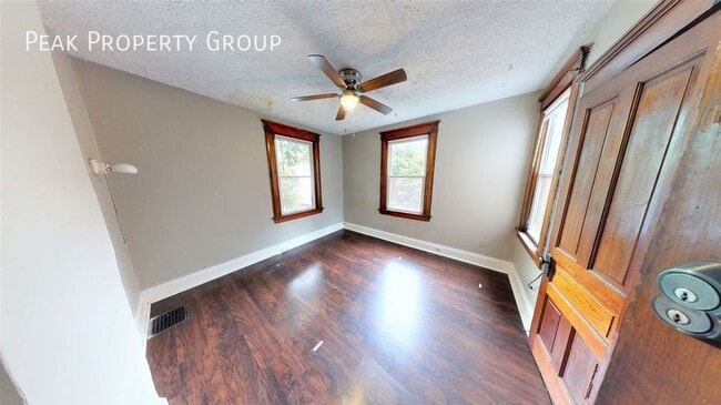 Photo - 2334 Stratford Ave